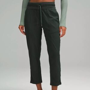 Lululemon Legacy Green Dance Studio Mid-Rise Cropped Pant | Size 8